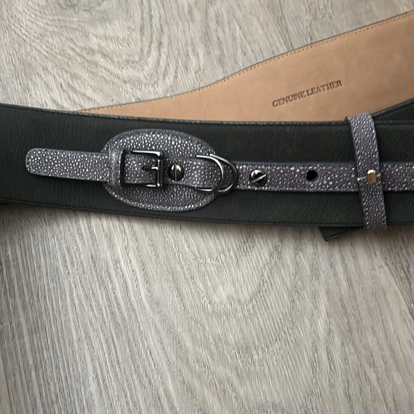 The Worth Collection Genuine Leather Grey Embossed Adjustable Length Belt (M) - Picture 2 of 4